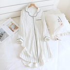 Chemise de nuit femme à rayures pastel, col à revers, blanc