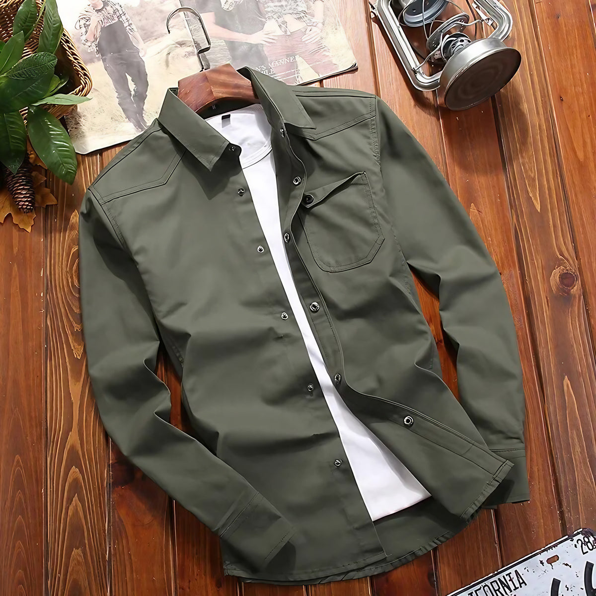 Chemise homme style militaire à poches poitrine, manches longues, vert armée