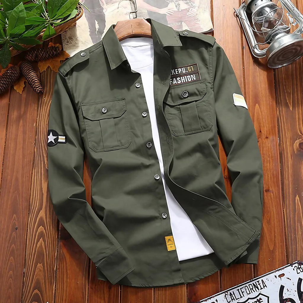 Chemise homme style militaire à poches poitrine, manches longues, motif vert armée