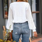 Chemisier blanc femme à col V et détails de dentelle