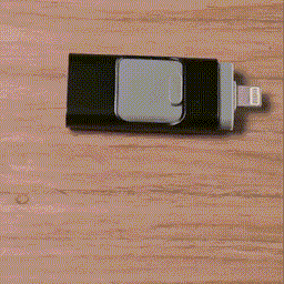Clé USB à 4 connecteurs pour téléphone, tablette et ordinateur
