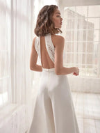 Combinaison blanche femme à col V plongeant, coupe fluide