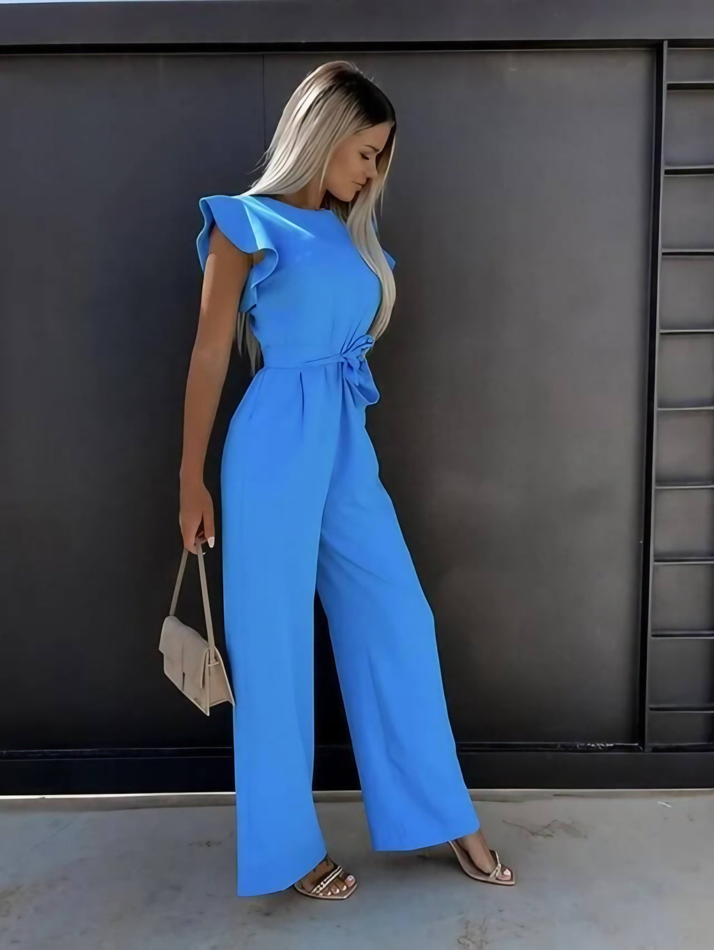 Combinaison longue femme à manches volantées et ceinture, bleu