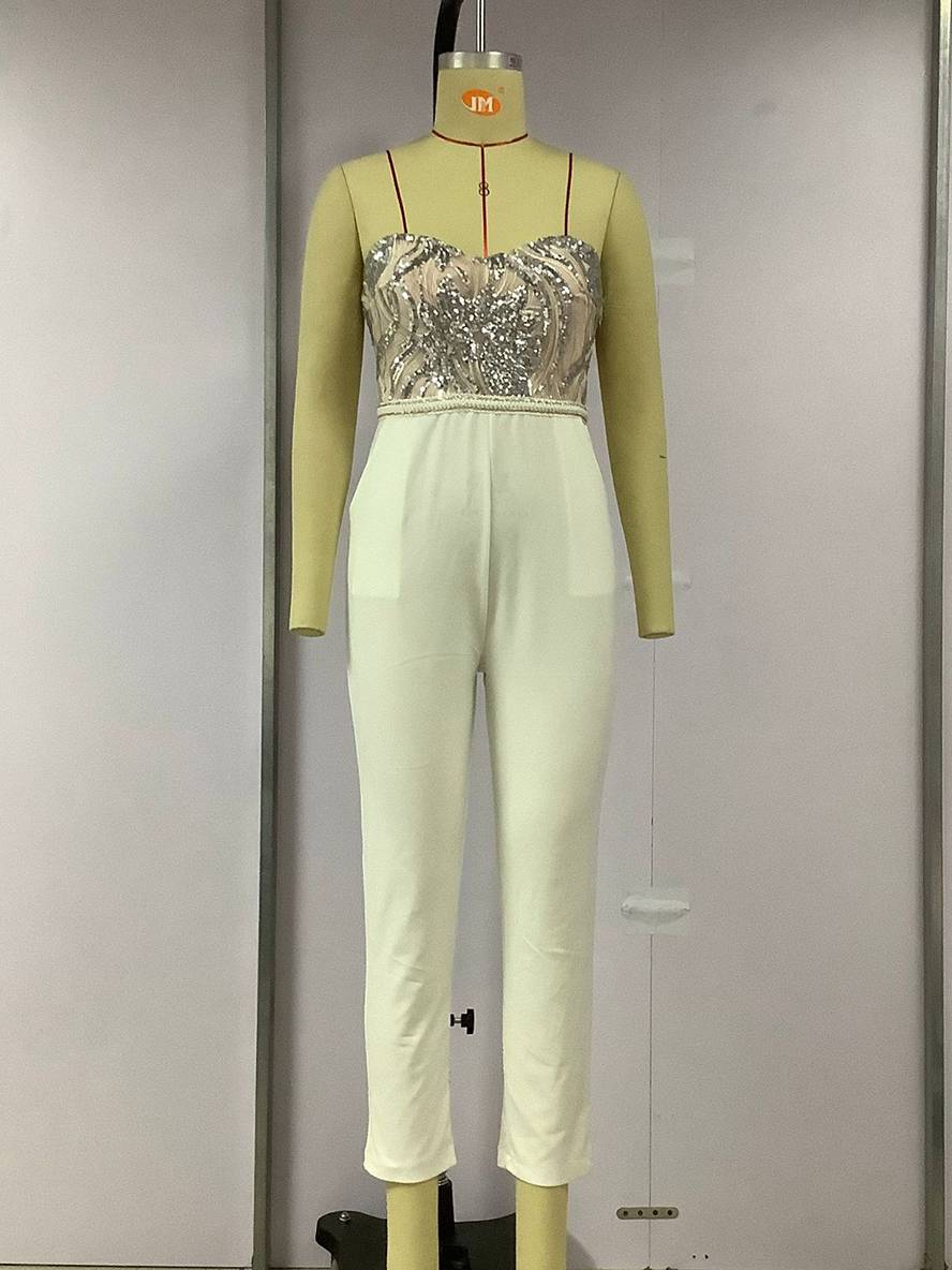 Combinaison blanche femme dos nu, haut bustier pailleté
