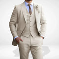 Costume trois pièces homme coupe ajustée, veste, gilet et pantalon, beige