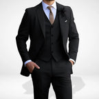 Costume trois pièces homme coupe ajustée, veste, gilet et pantalon, noir
