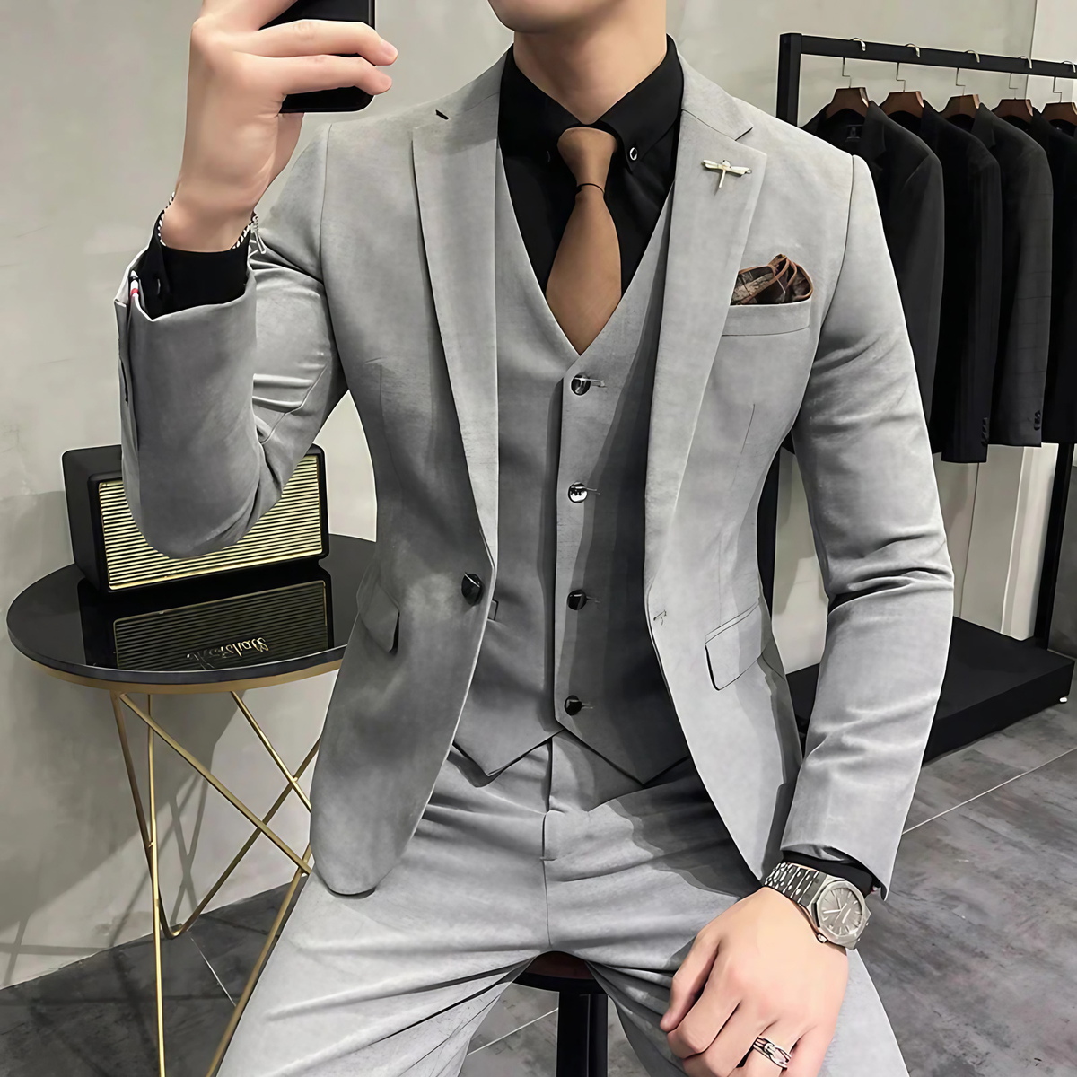 Costume 3 pièces homme coupe slim, veste, gilet et pantalon, gris clair