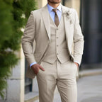 Costume trois pièces homme coupe ajustée, blazer, gilet, pantalon, beige
