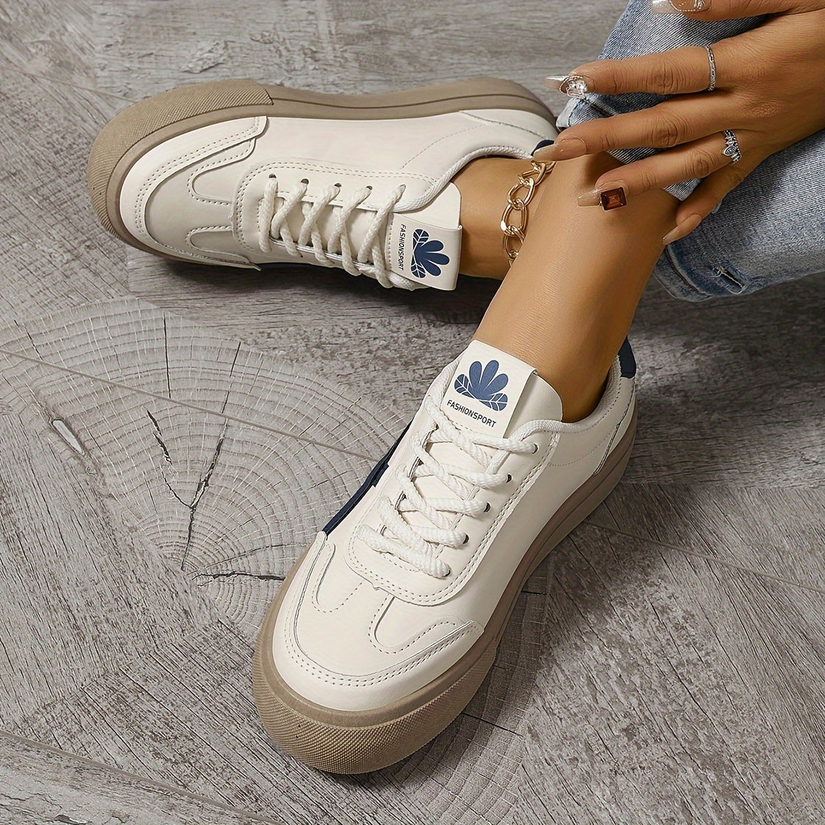 Chaussures orthopédiques femme à semelle rehaussante discrète