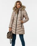 Doudoune femme à capuche amovible, matelassage en chevrons, beige