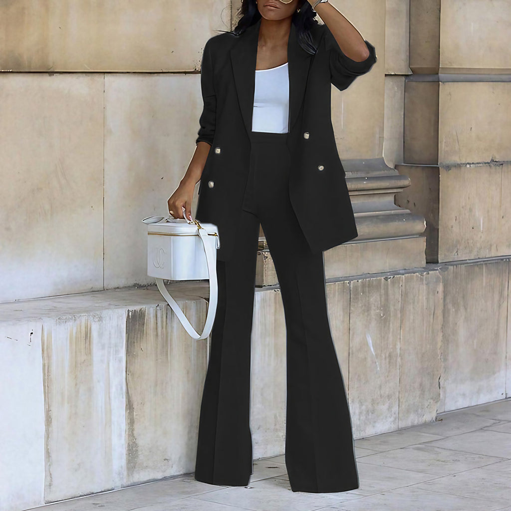 Ensemble tailleur femme, blazer ajusté et pantalon évasé, noir