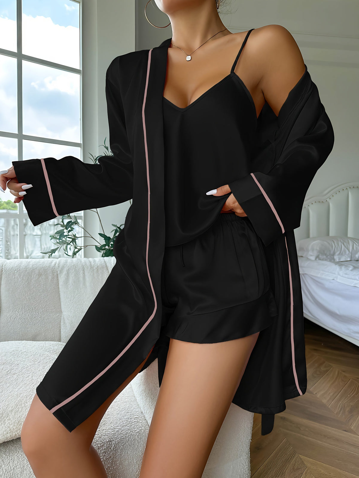 Pyjama femme trois pièces : peignoir, caraco col V et short