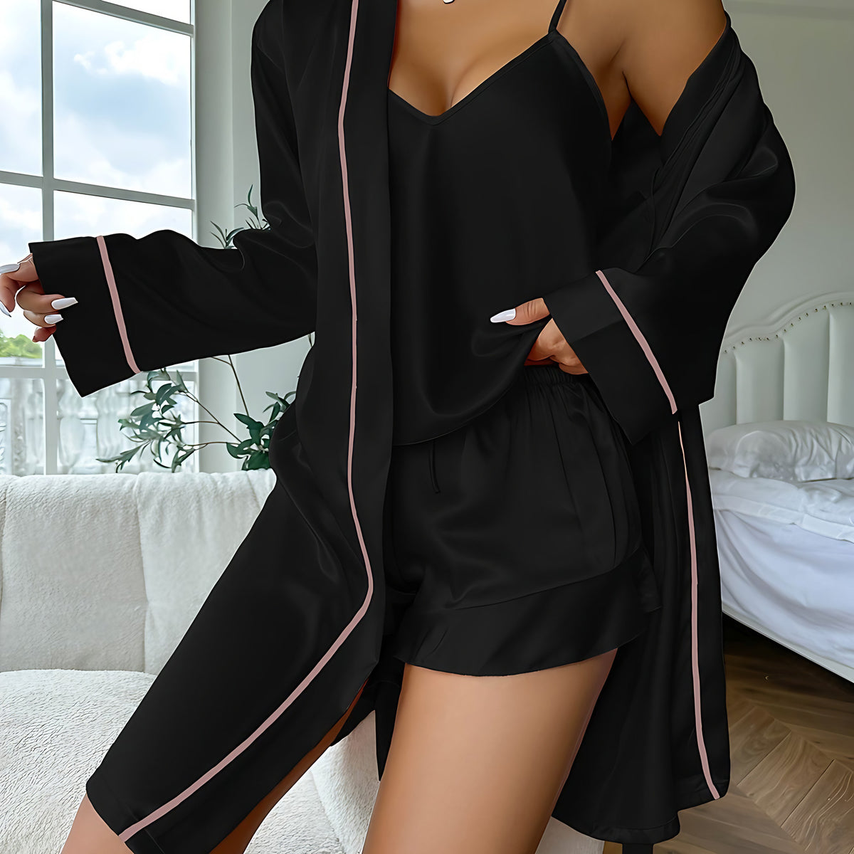 Pyjama femme trois pièces : peignoir, caraco col V et short, noir