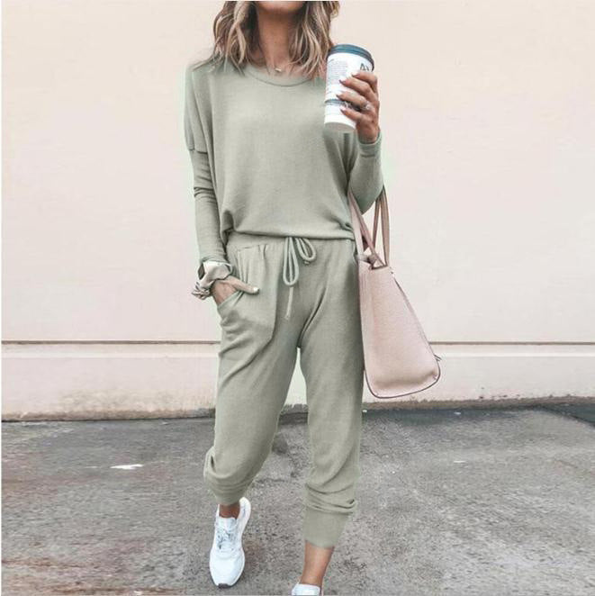 Ensemble femme deux pièces, pull et pantalon à cordon