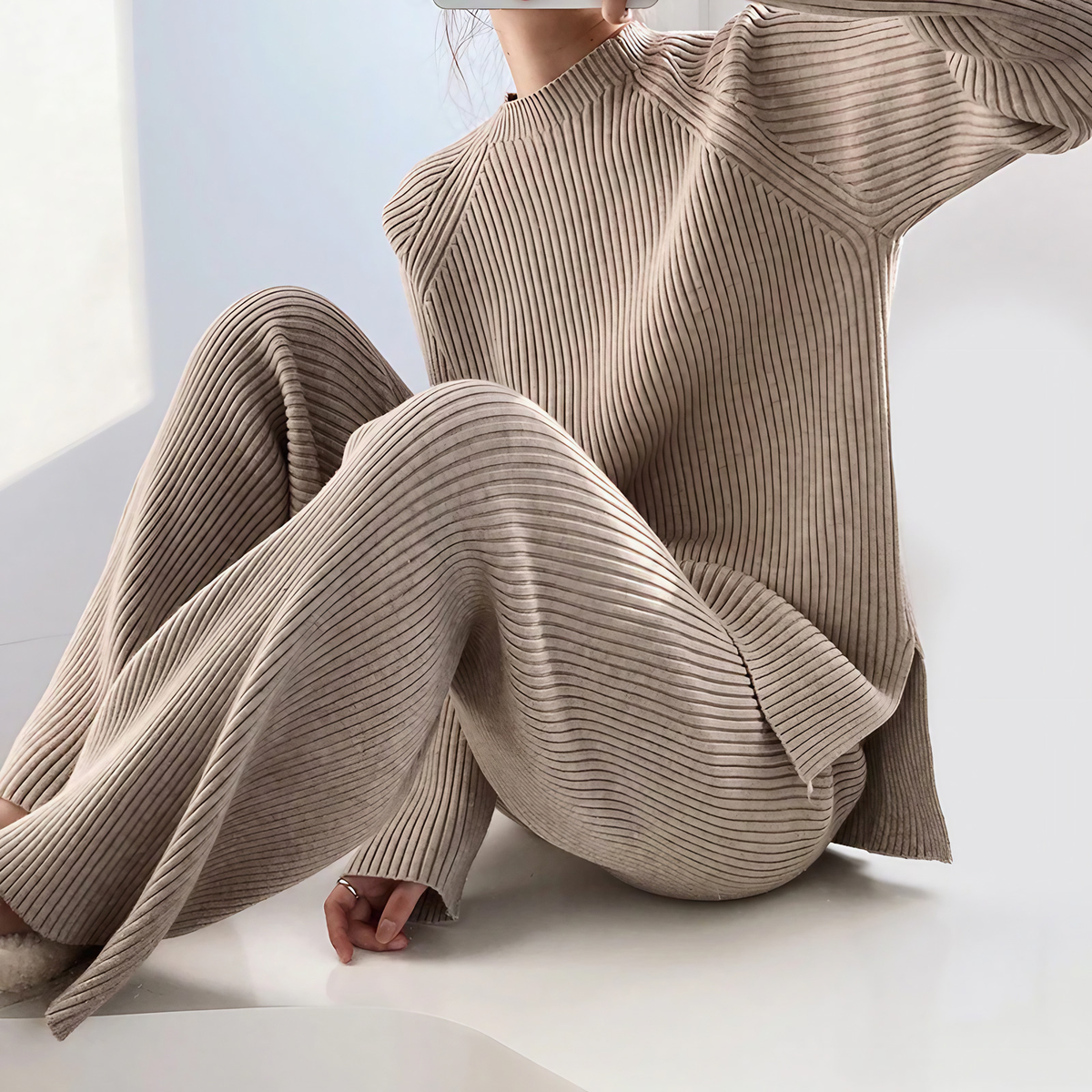Ensemble femme deux pièces, pull oversize et pantalon large, beige