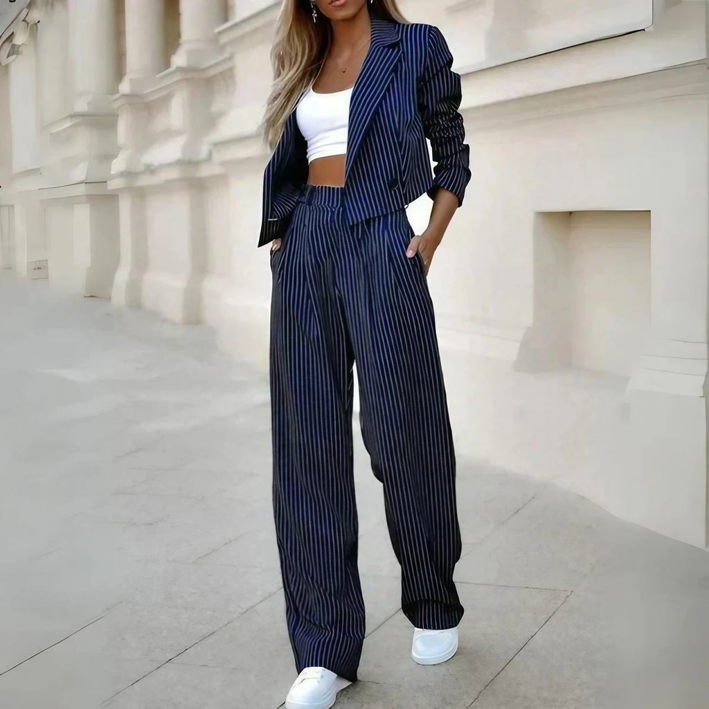 Ensemble deux pièces femme coupe ajustée, marine ou gris, bleu marine