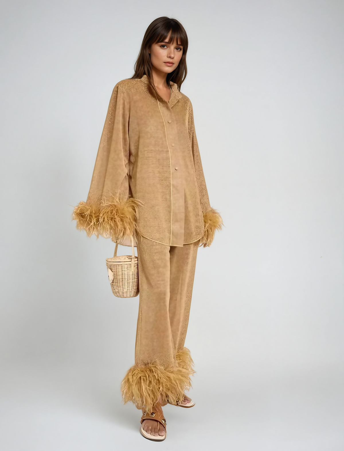 Ensemble femme deux pièces, haut à col en plumes et pantalon ample, kaki