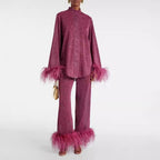 Ensemble femme deux pièces, haut à col en plumes et pantalon ample, rouge