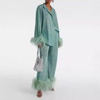 Ensemble femme deux pièces, haut à col en plumes et pantalon ample, bleu