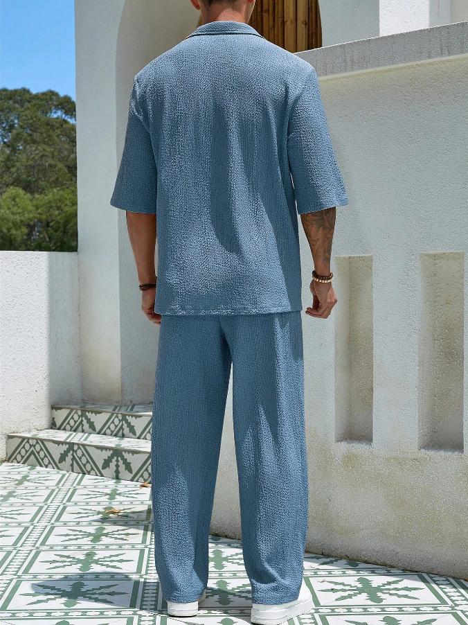 Ensemble deux pièces homme, haut et bas coordonnés, coupe ample