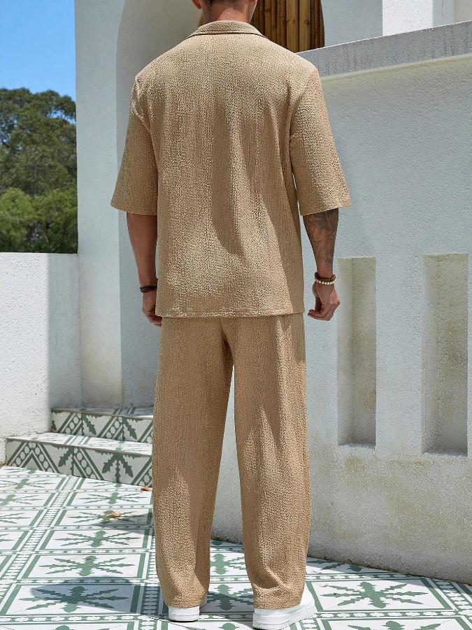 Ensemble deux pièces homme, haut et bas coordonnés, coupe ample