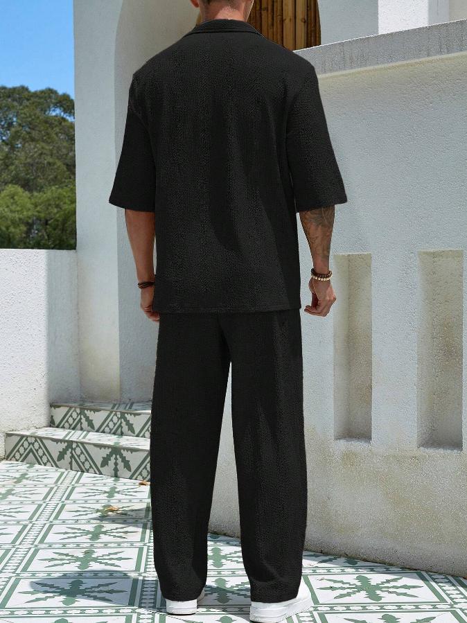 Ensemble deux pièces homme, haut et bas coordonnés, coupe ample