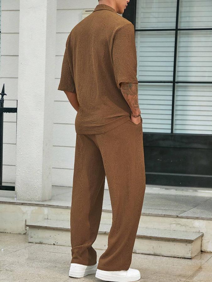 Ensemble deux pièces homme, haut et bas coordonnés, coupe ample