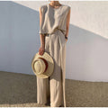 Ensemble d'été femme, blouse col V et pantalon droit taille haute, beige