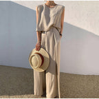 Ensemble d'été femme, blouse col V et pantalon droit taille haute, beige