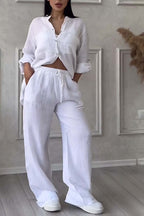 Ensemble femme blouse boutonnée et pantalon large taille haute, blanc