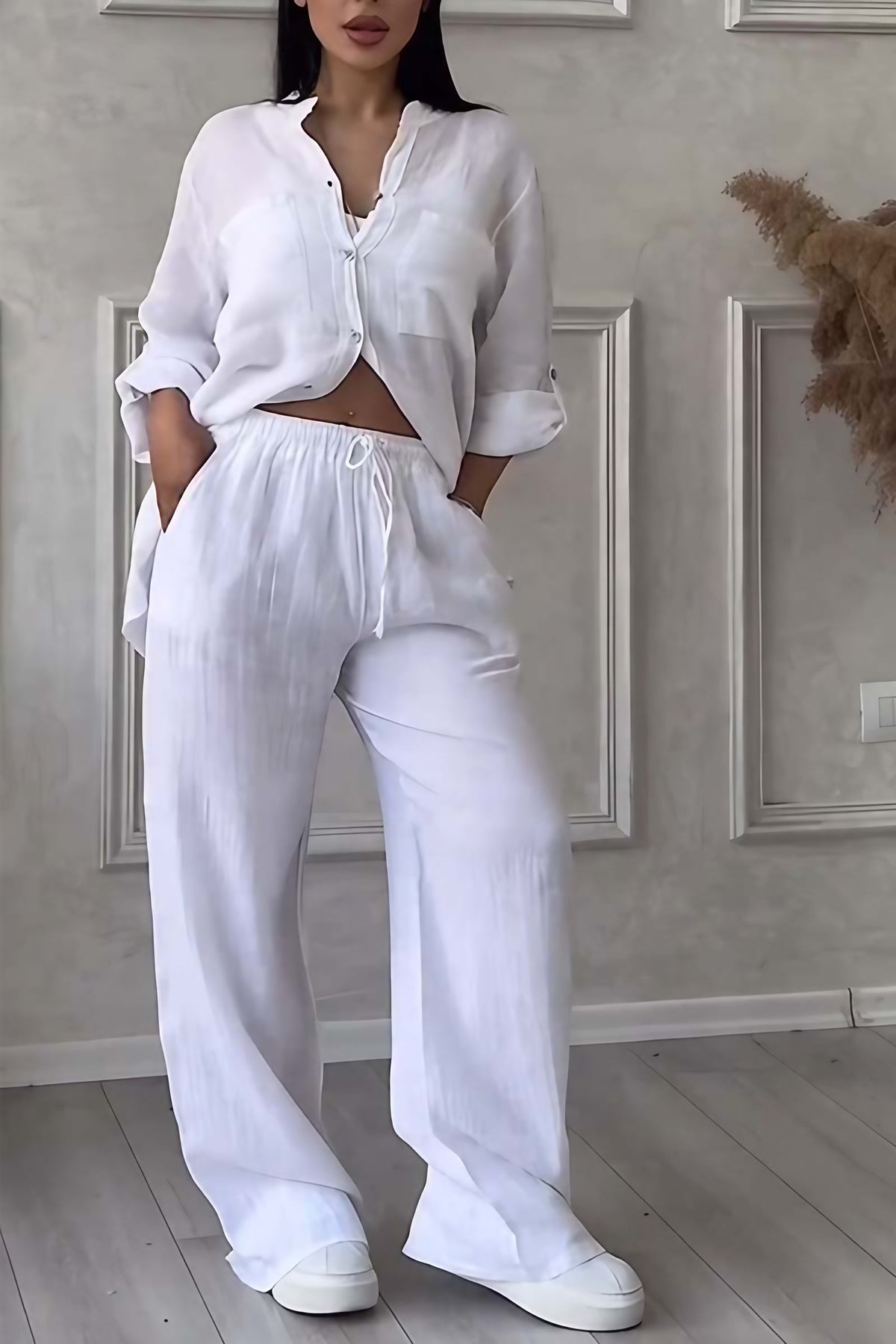 Ensemble femme blouse boutonnée et pantalon large taille haute, blanc