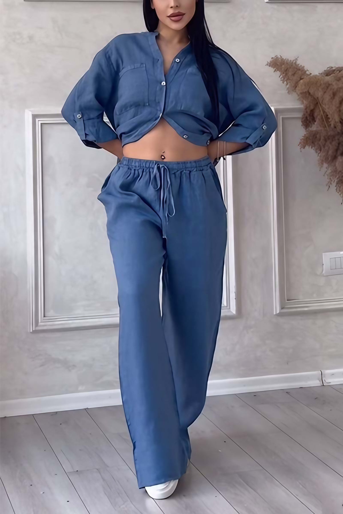Ensemble femme blouse boutonnée et pantalon large taille haute, bleu