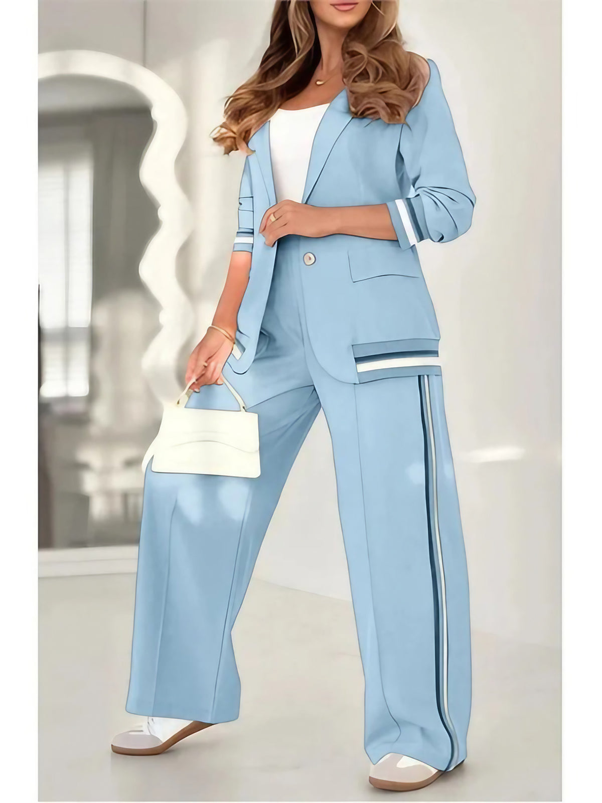 Ensemble tailleur femme blazer ajusté et pantalon large taille haute, bleu