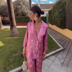 Ensemble tailleur pantalon femme, blazer structuré et jambe large, rouge rosé