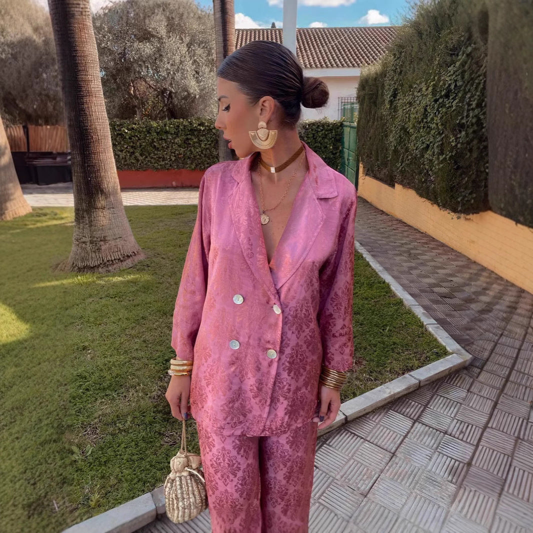 Ensemble tailleur pantalon femme, blazer structuré et jambe large, rouge rosé