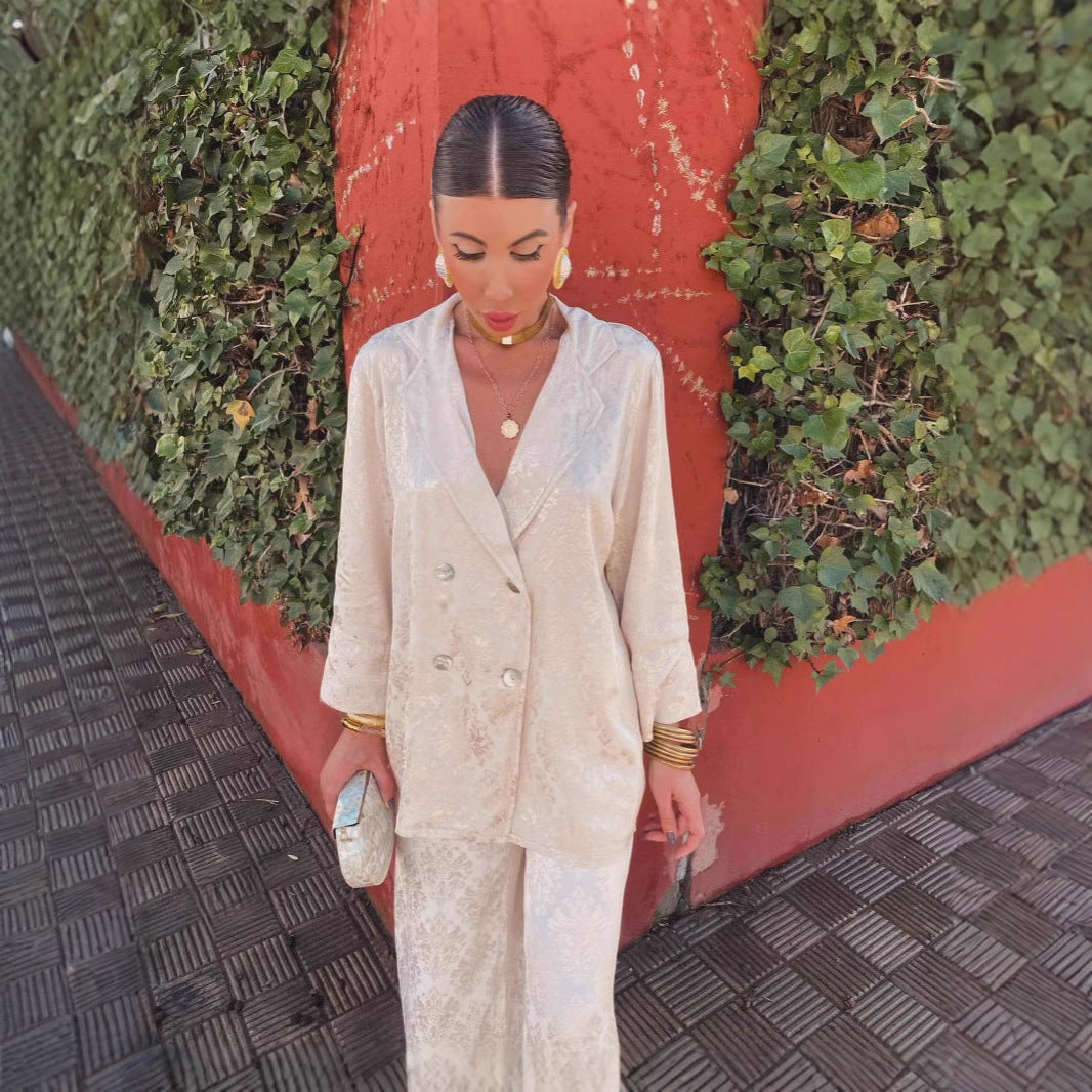 Ensemble tailleur pantalon femme, blazer structuré et jambe large, blanc laiteux