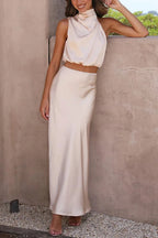 Ensemble femme haut drapé et jupe longue en tissu satiné, beige