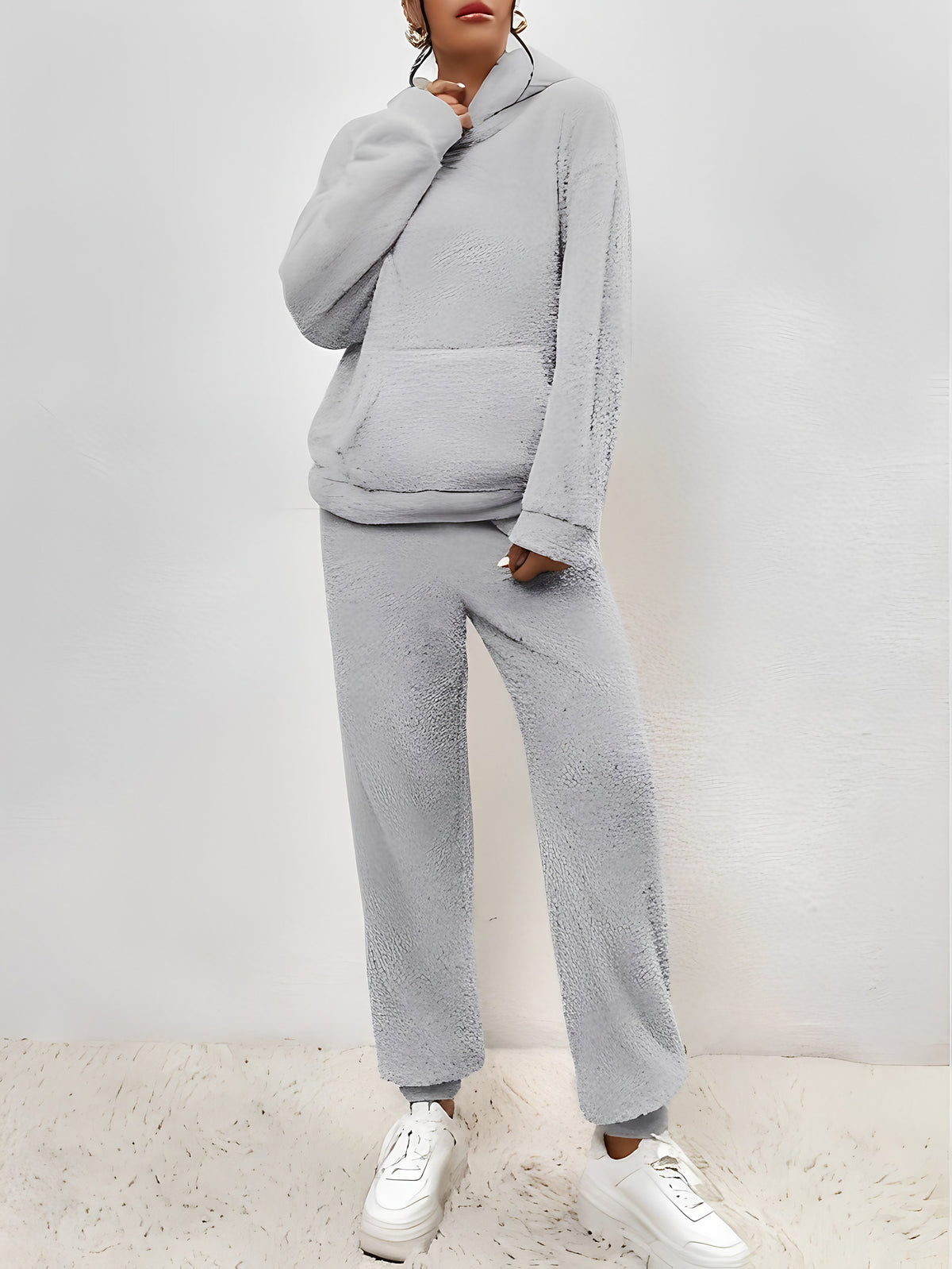 Ensemble détente femme, haut à capuche et pantalon assorti, gris