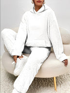 Ensemble détente femme, haut à capuche et pantalon assorti, blanc