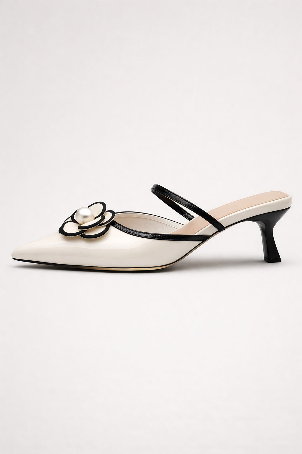 Escarpins femme à talon bas et fleur appliquée, bride arrière