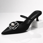 Escarpins femme à talon bas et fleur appliquée, bride arrière, noir