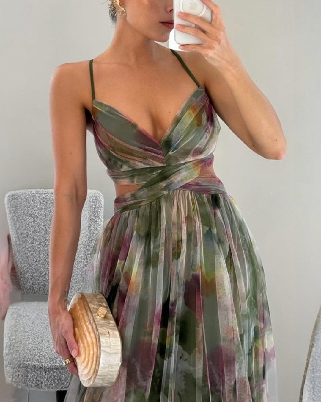 Robe de soirée longue fleurie à bretelles, col V croisé