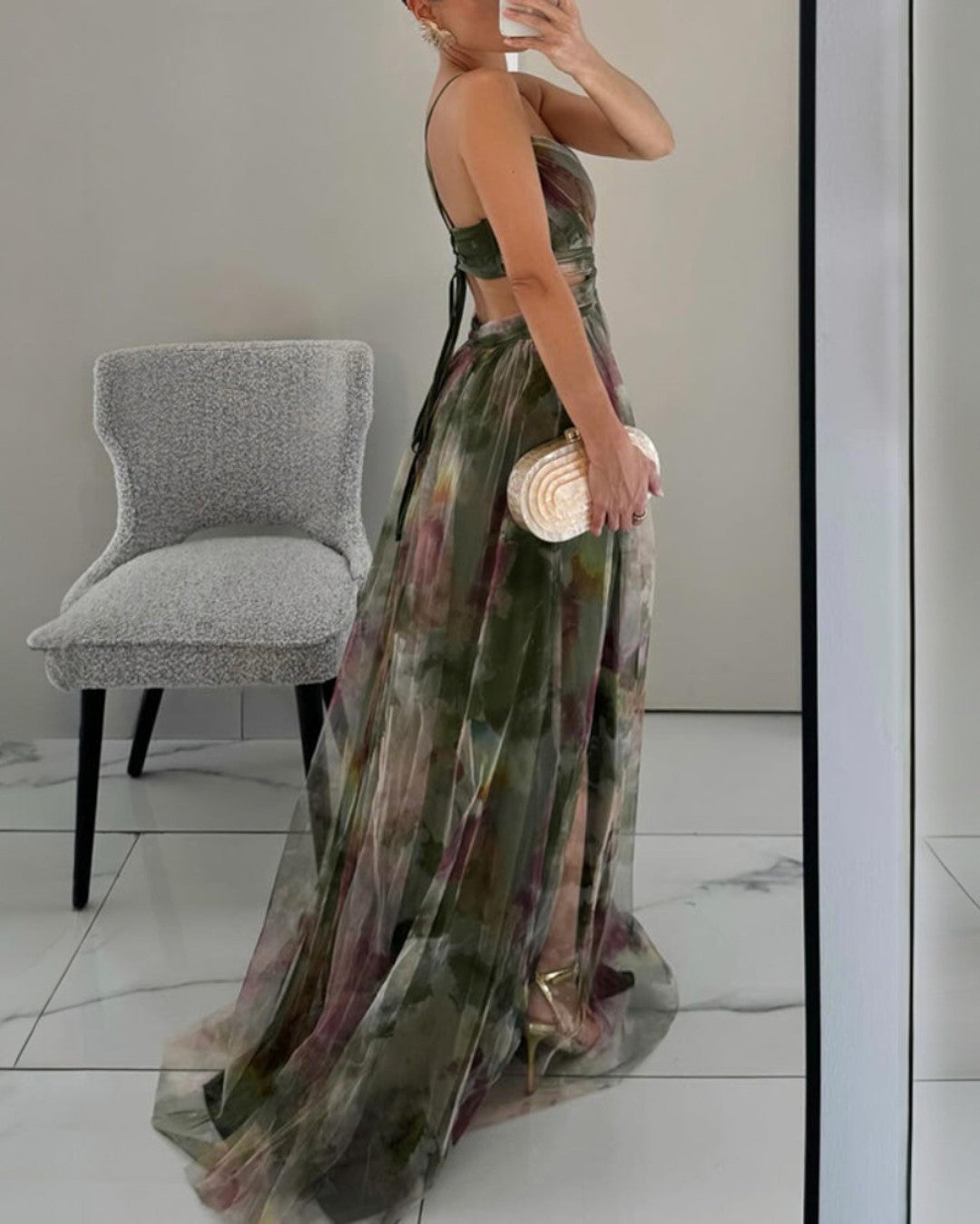 Robe de soirée longue fleurie à bretelles, col V croisé