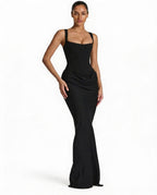 Robe longue moulante à bustier, col carré et drapé sur les hanches