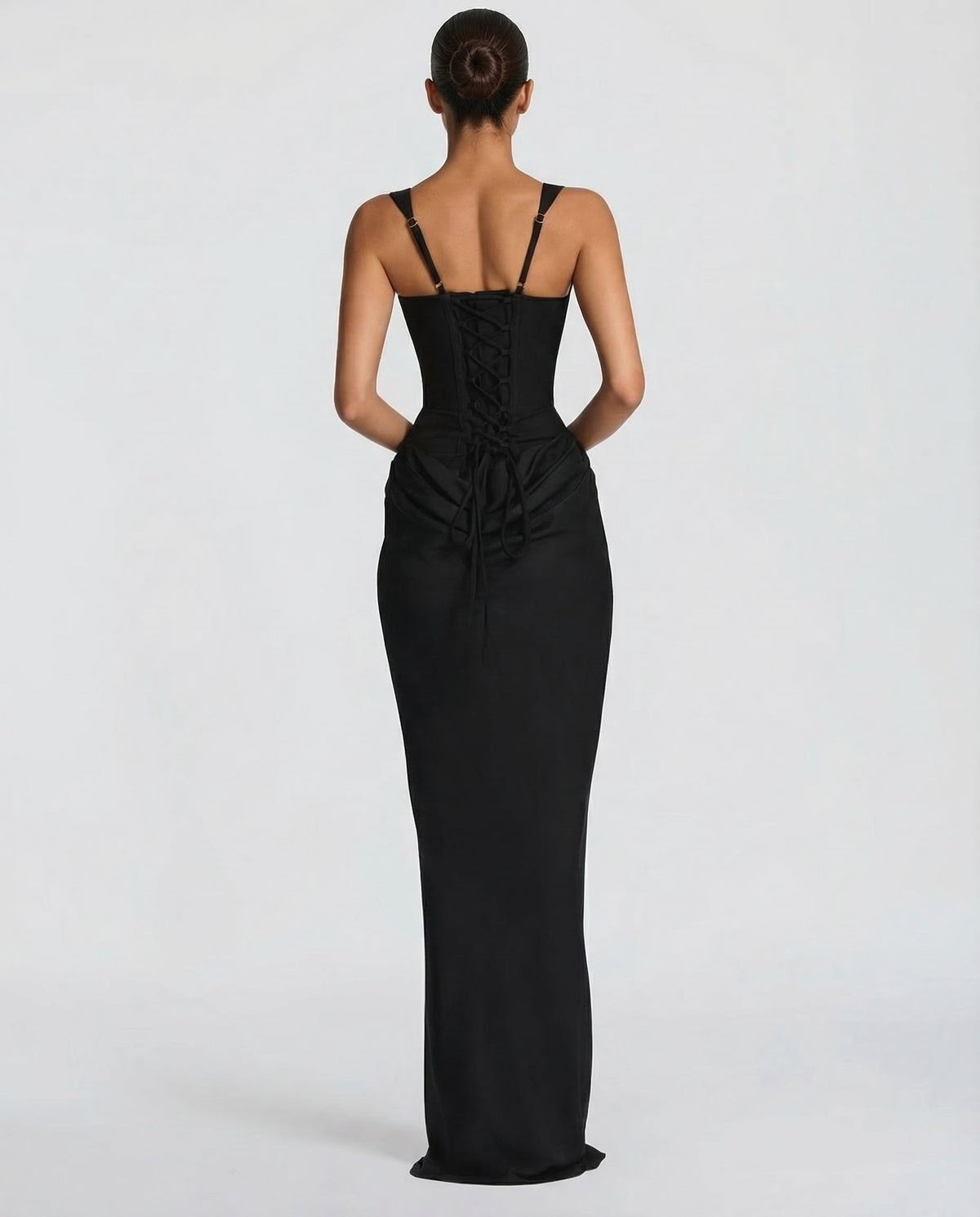 Robe longue moulante à bustier, col carré et drapé sur les hanches