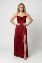 Robe de soirée longue à col drapé, dos lacé et fente latérale, rouge