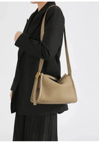 Sac besace femme en cuir grainé, sangle réglable, quatre coloris