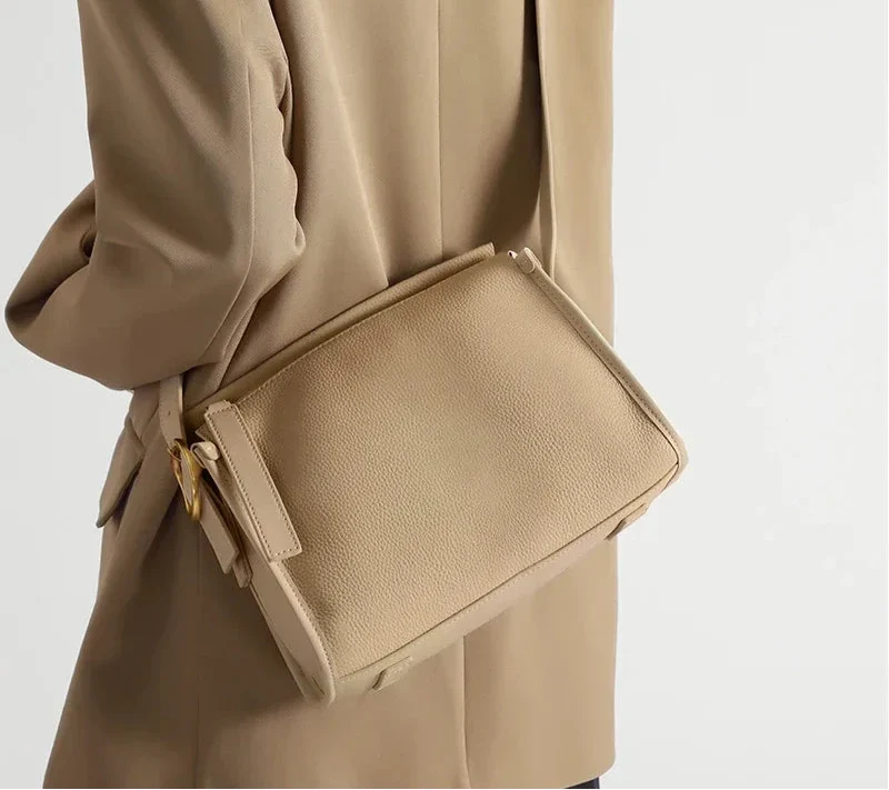 Sac besace femme en cuir grainé, sangle réglable, quatre coloris