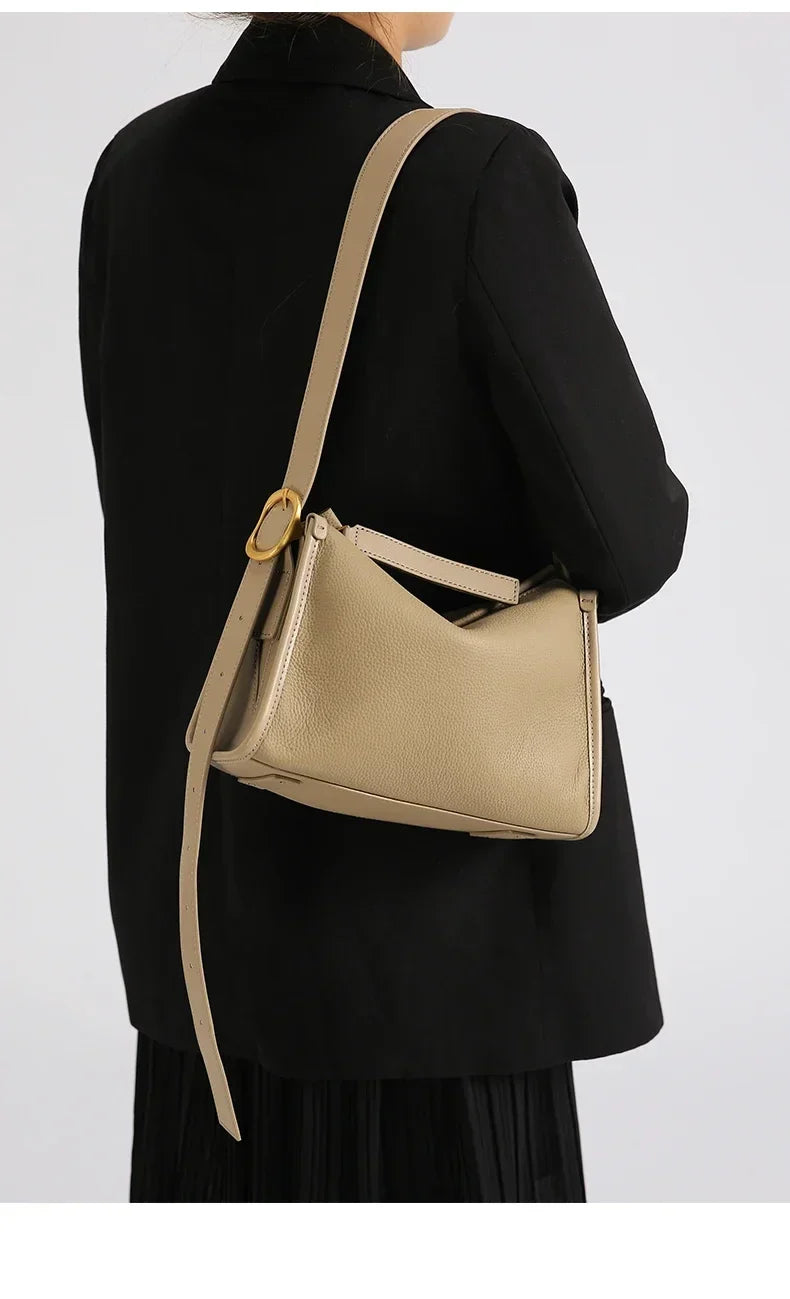 Sac besace femme en cuir grainé, sangle réglable, quatre coloris