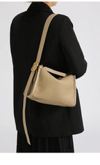 Sac besace femme en cuir grainé, sangle réglable, quatre coloris